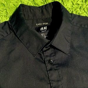 ◼️H&M Classic Solid Black Button up Shirt!